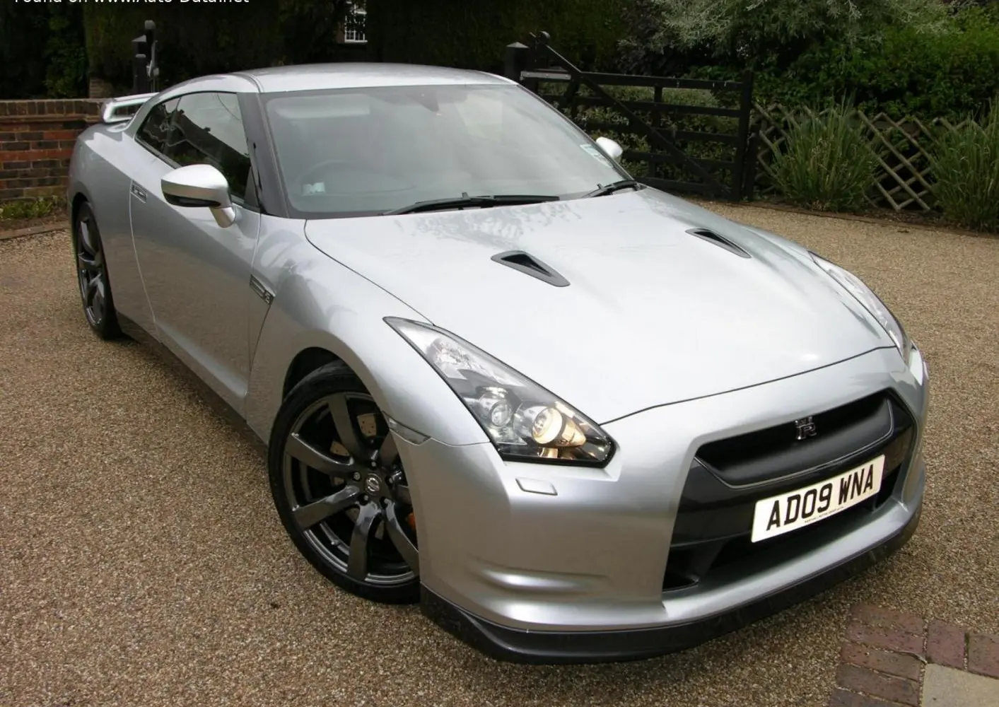 Nissan GT-R (R35)-8