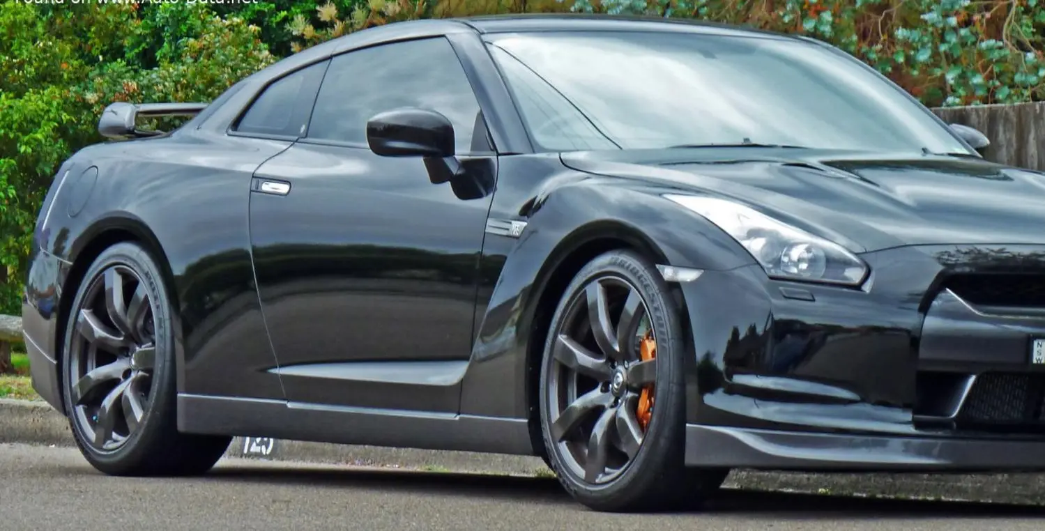 Nissan GT-R (R35)-1
