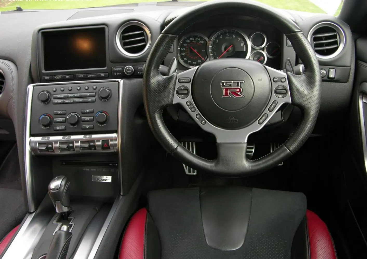 Nissan GT-R (R35)-6