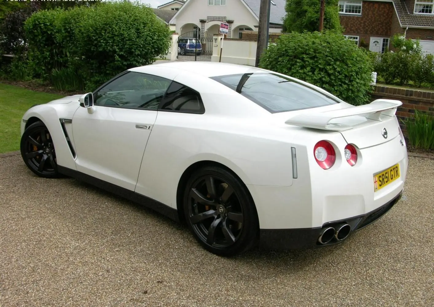Nissan GT-R (R35)-4