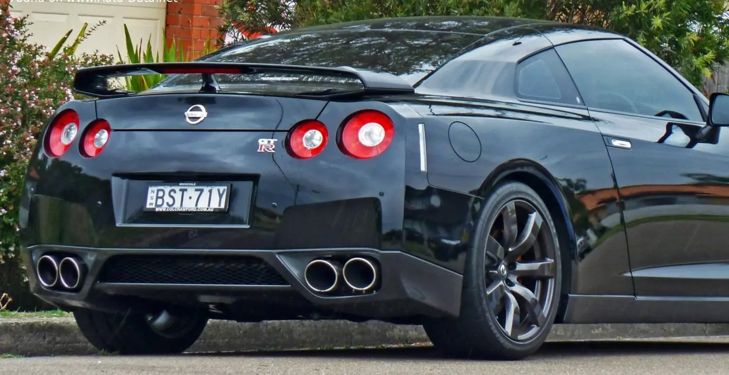 Nissan GT-R (R35)-2