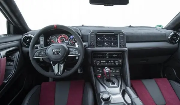 Nissan GT-R (R35, facelift 2016)-6
