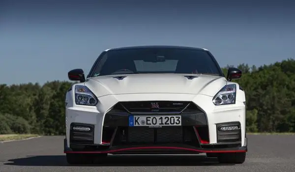 Nissan GT-R (R35, facelift 2016)-8