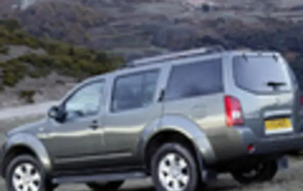 Nissan Pathfinder III-2