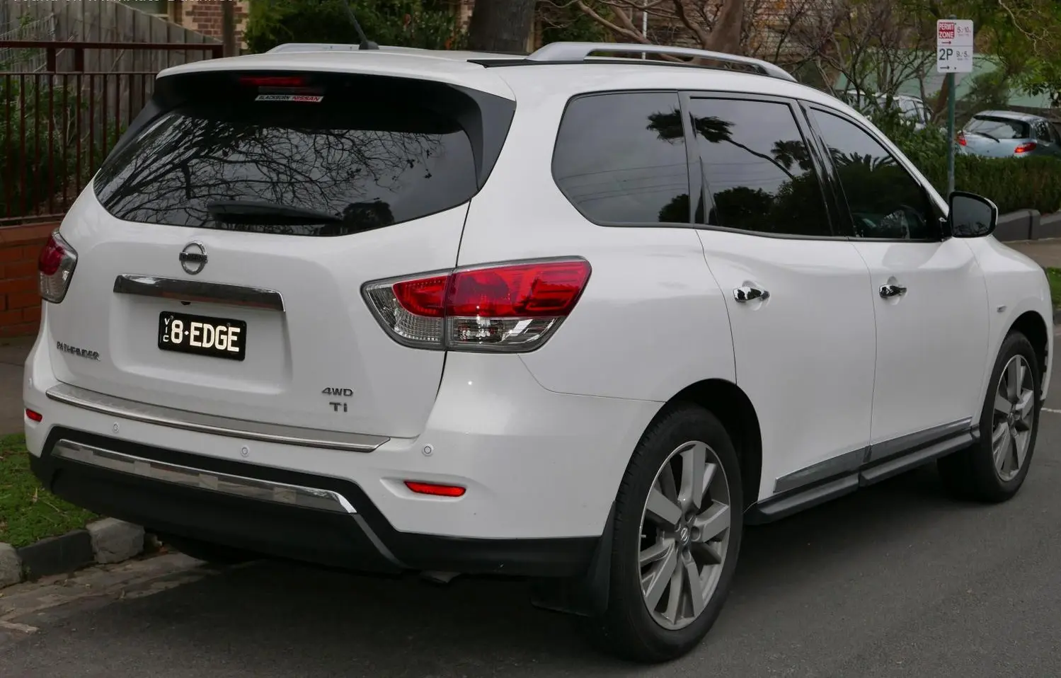 Nissan Pathfinder IV-1