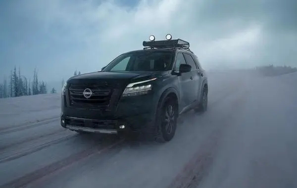 Nissan Pathfinder V-8