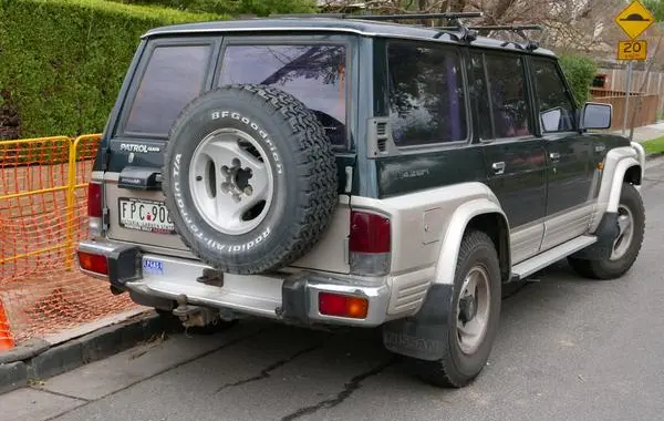 Nissan Patrol IV 5-door (Y60)-2