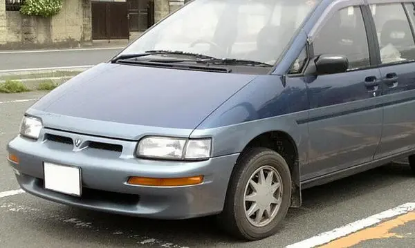 Nissan Prairie (M11)