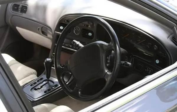 Nissan President (HG50)-1