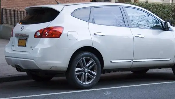 Nissan Rogue I (S35, facelift 2011)-2
