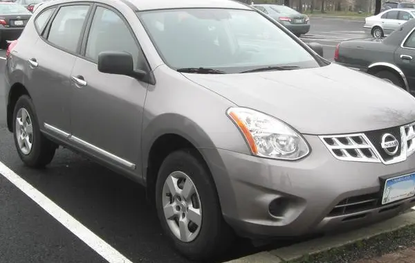 Nissan Rogue I (S35, facelift 2011)-1