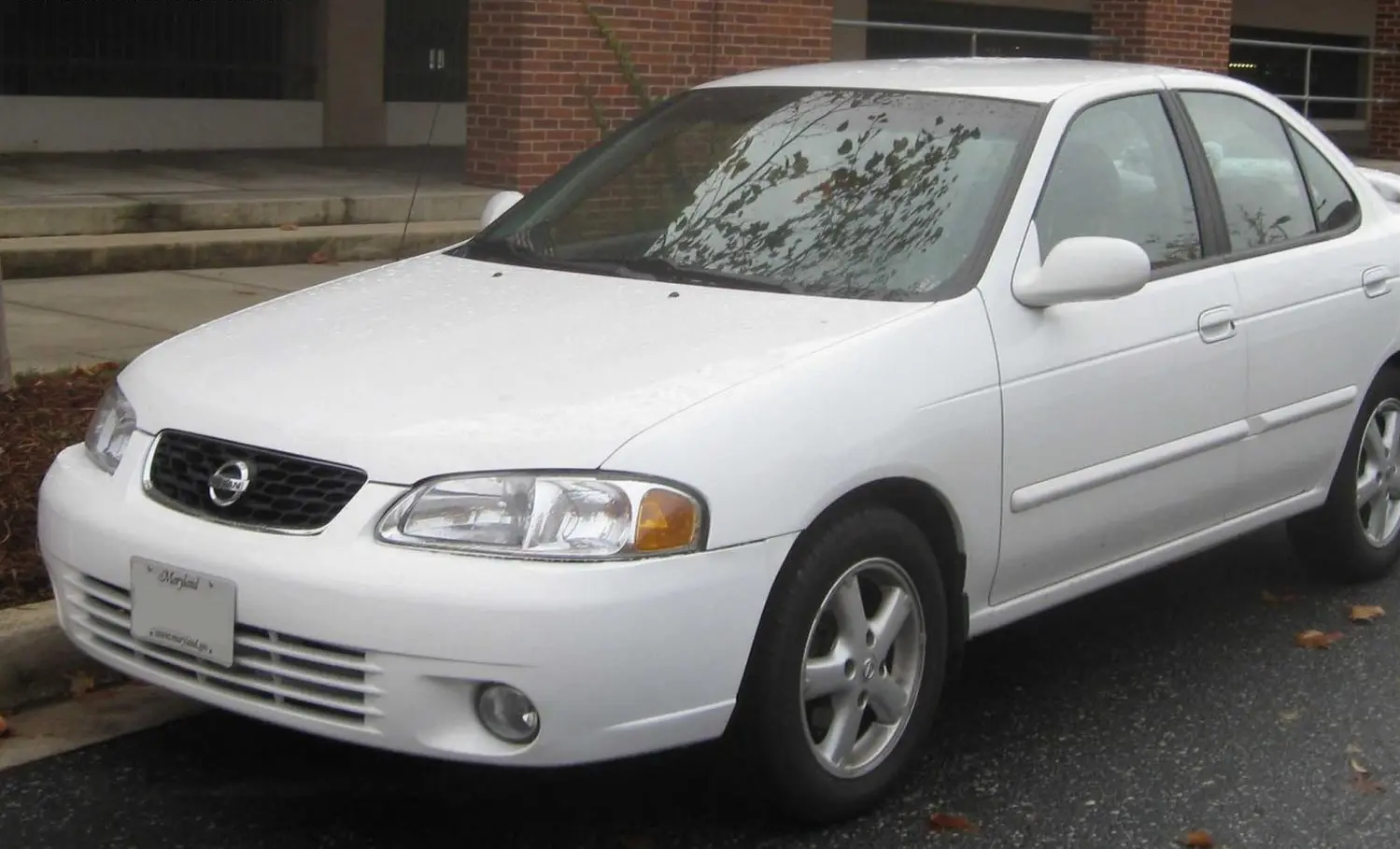 Nissan Sentra (B15)-1