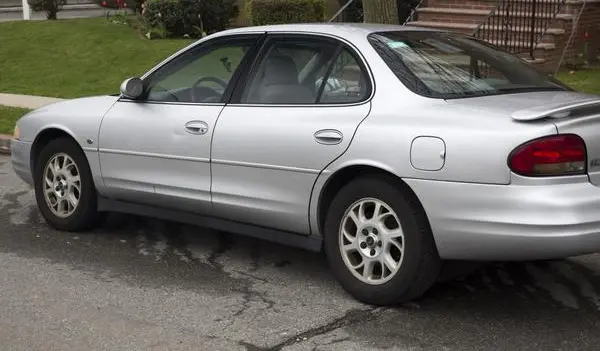 Oldsmobile Intrigue-0