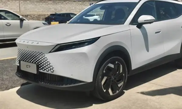Omoda C7
