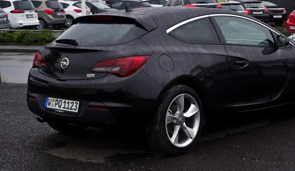 Opel Astra J GTC-3