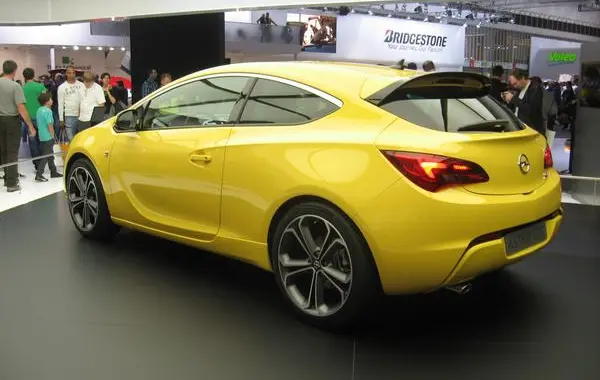 Opel Astra J GTC-6