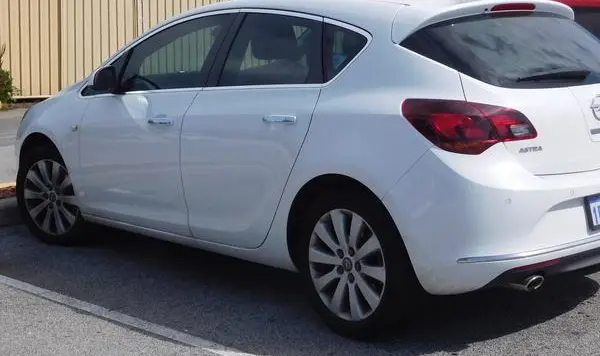 Opel Astra J (facelift 2012)-8