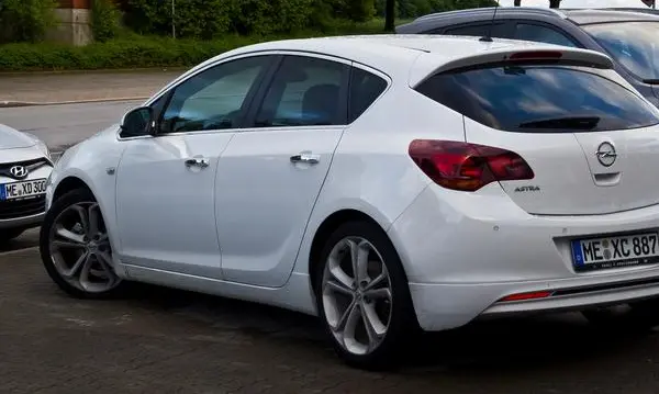 Opel Astra J (facelift 2012)-4