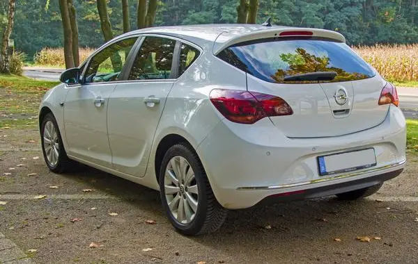 Opel Astra J (facelift 2012)-1