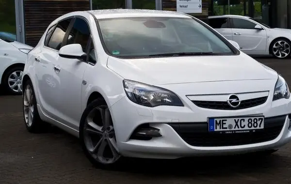 Opel Astra J (facelift 2012)-3