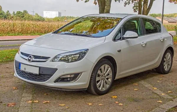 Opel Astra J (facelift 2012)-0