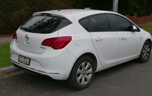 Opel Astra J (facelift 2012)-6