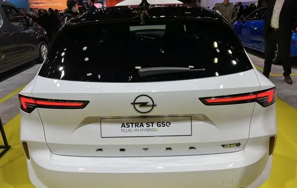 Opel Astra L Sports Tourer-1