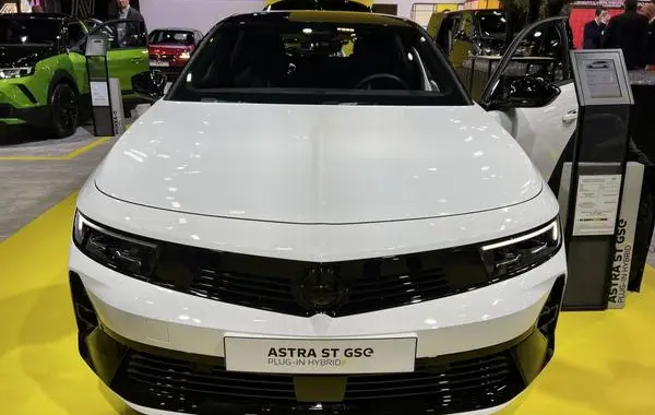 Opel Astra L Sports Tourer-0