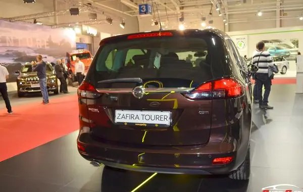Opel Zafira Tourer C-4