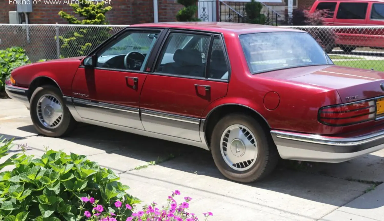 Pontiac Bonneville-0