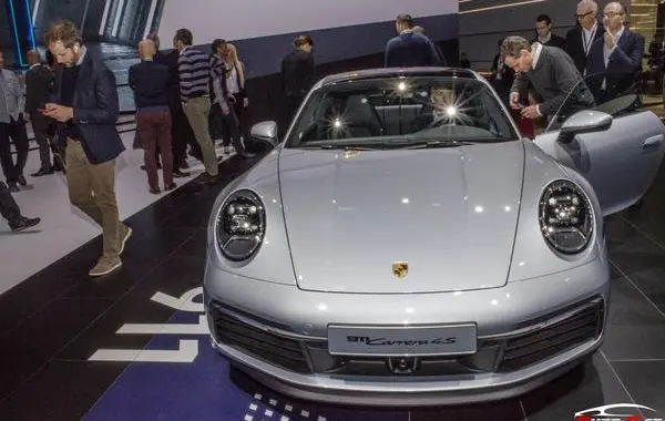 Porsche 911 (992)-7