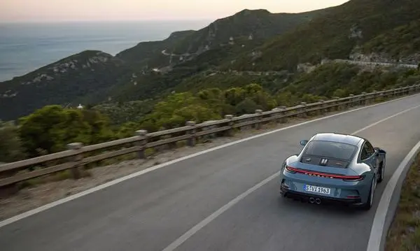 Porsche 911 (992)-3