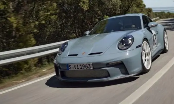 Porsche 911 (992)