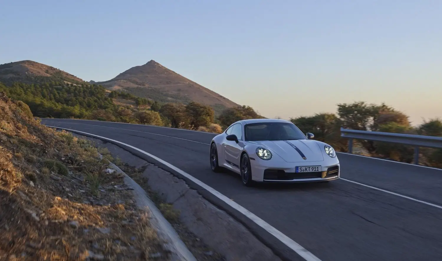 Porsche 911 (992, facelift 2024)-0