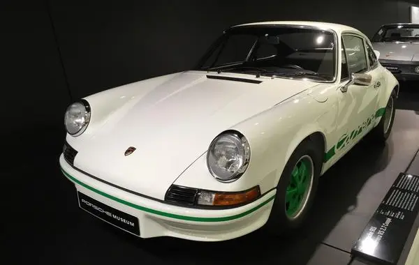 Porsche 911 Coupe (F)-1