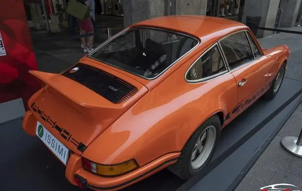 Porsche 911 Coupe (F)-8