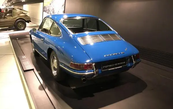 Porsche 911 Coupe (F)-0