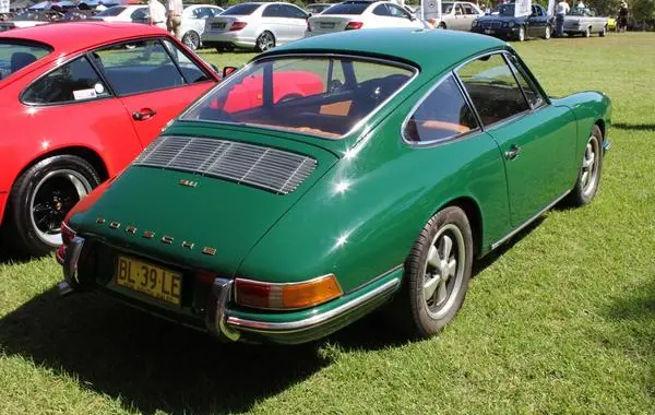 Porsche 911 Coupe (F)-2