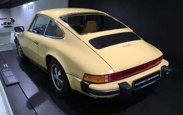 Porsche 911 Coupe (G)-0
