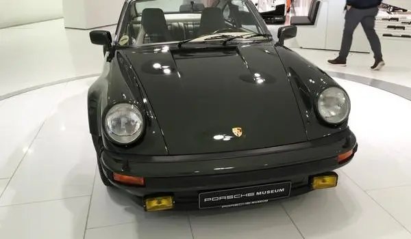 Porsche 911 Coupe (Type 930)-1