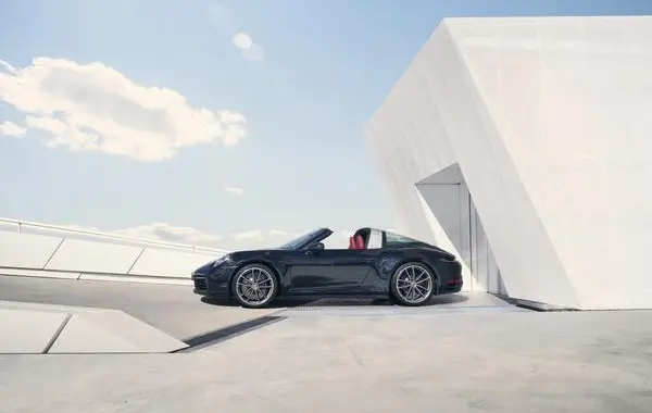 Porsche 911 Targa (992)-8