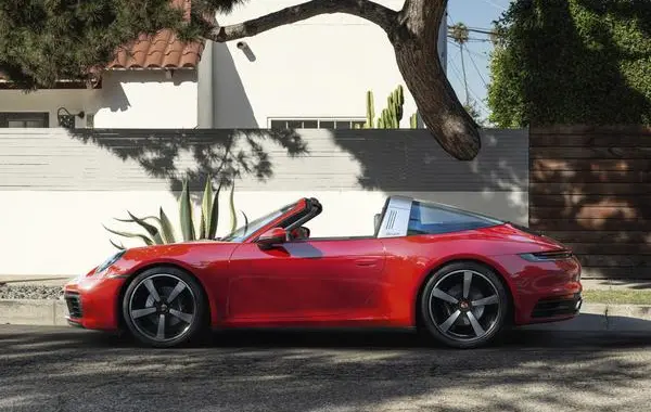 Porsche 911 Targa (992)-5