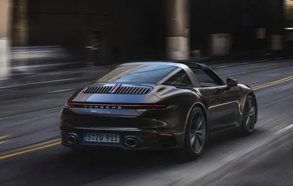 Porsche 911 Targa (992)-7