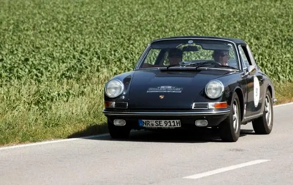 Porsche 911 Targa (F)-6