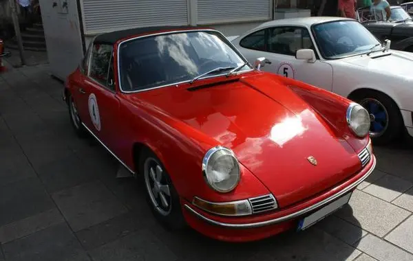Porsche 911 Targa (F)-7