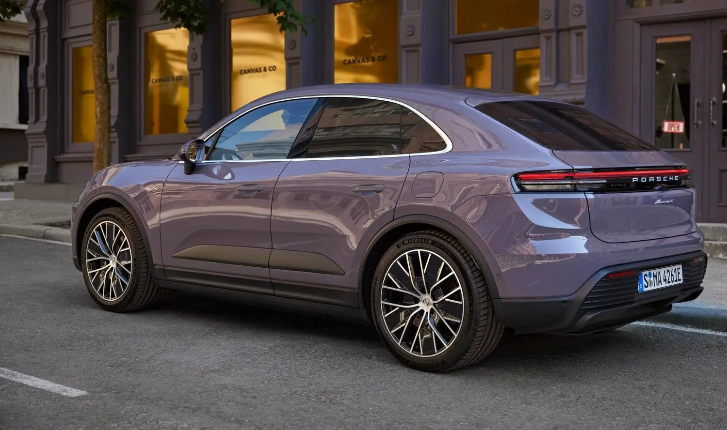 Porsche Macan II Electric-5