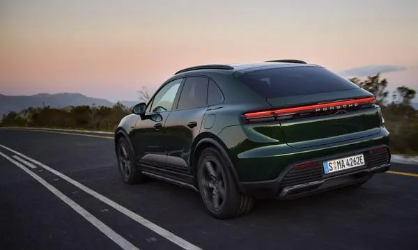 Porsche Macan II Electric-6