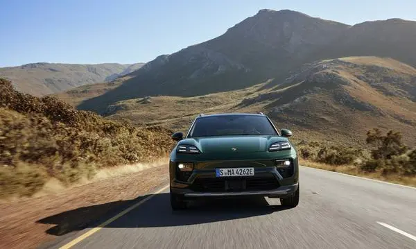Porsche Macan II Electric-3