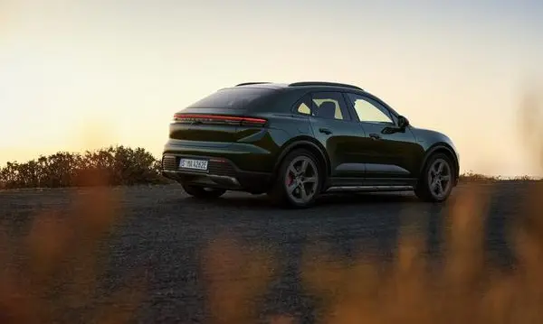 Porsche Macan II Electric-8