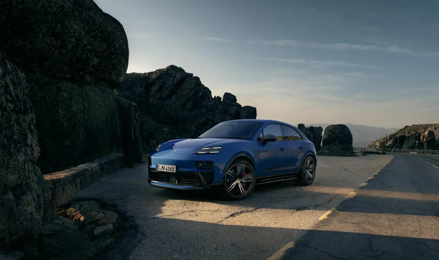 Porsche Macan II Electric-8